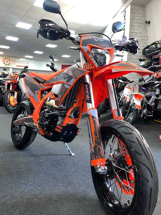 Мотоцикл STN V8 Motard В НАЯВНОСТІ !!!