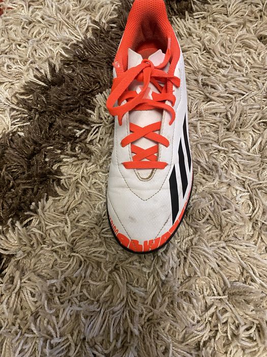 Сороконіжки адідас колоборація з месі