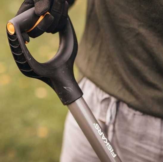 Лопата Fiskars Ergonomic гостра штикова / фіскарс лопата ФИСКАРС