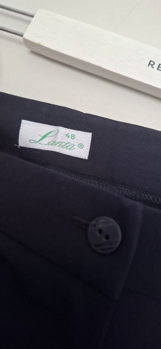 Granatowe spodnie materialowe 48