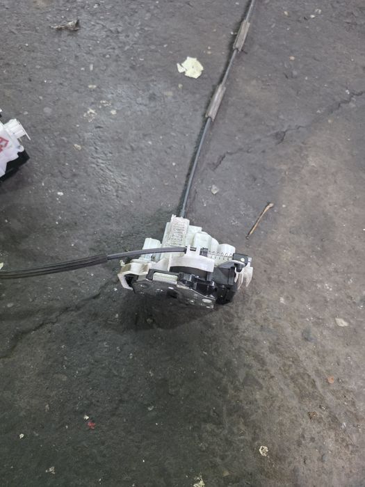 Ford Ka mk2 Zamek drzwi Przód