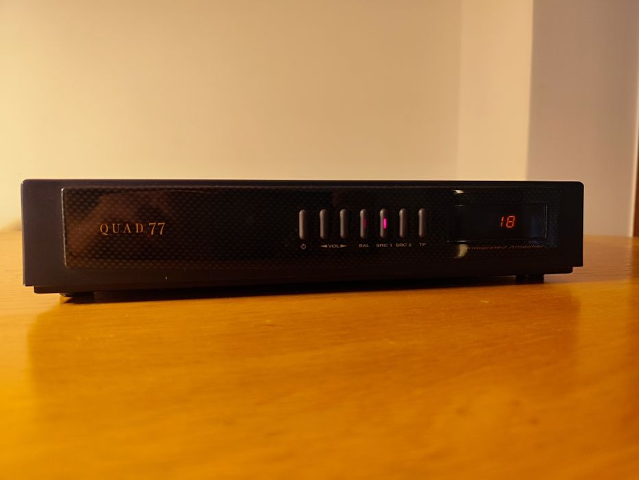 Amplificador Quad 77 Carbon Edition