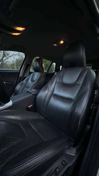 Volvo V60 D4 Summum 163cv – Motor 5 cilindros – Full Extras - Excelente estado -Nacional