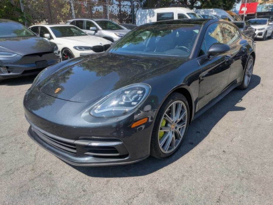 Porsche Panamera      2018