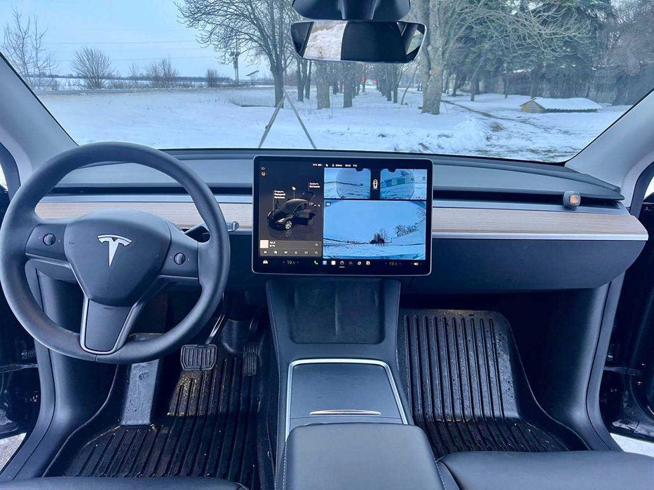 Tesla Model Y 2024