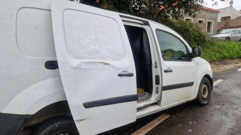 Renault Kangoo maxi (longa) acidentada