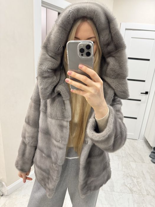 Норкова шуба в дуже красивому кольорі