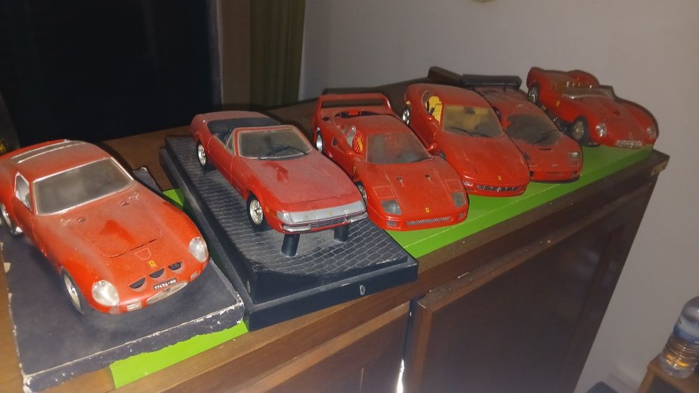 Coleção de Ferraris em escala