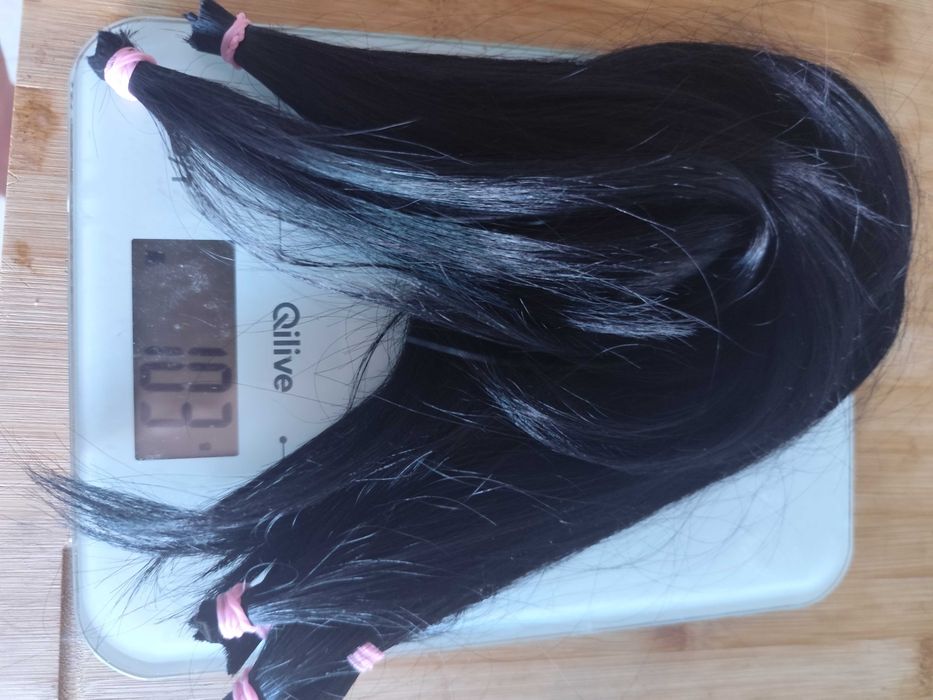 Cabelo sem progressiva e pintado de preto saudável