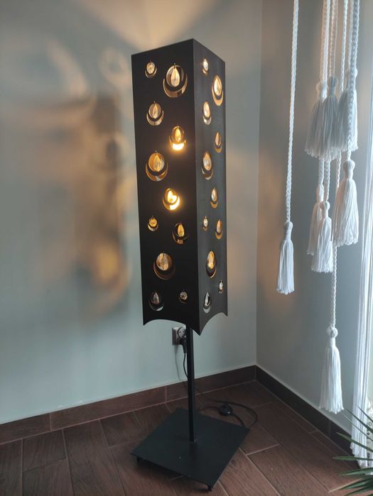 Sprzedam lampę podłogową