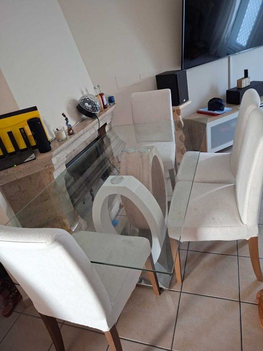 Conjunto Mesa de Jantar Moderna em Vidro (Conforama) + 4 Cadeiras IKEA