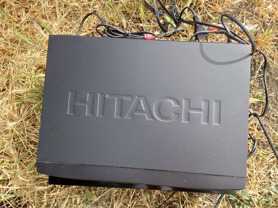 Лот Відеомагнітофон VHS Hitachi та DVD плеер Samsung