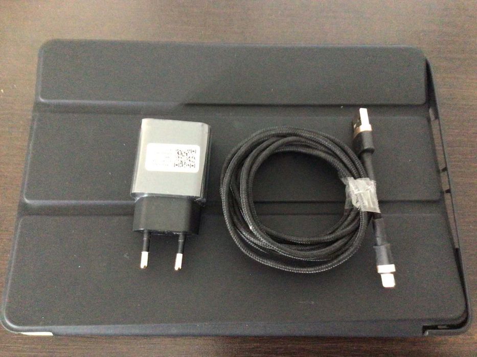 Apple iPad 128 GB  15.8.7