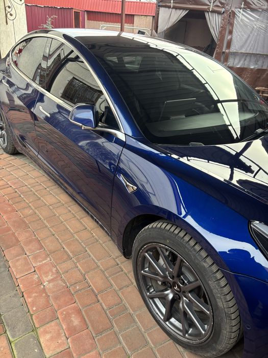 Сдаю теслу 3 под такси