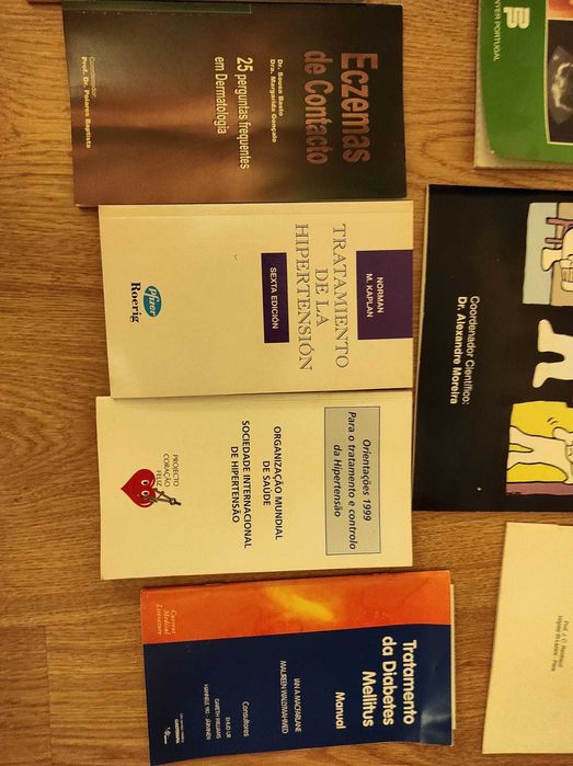 Conjunto de livros/revistas de medicina