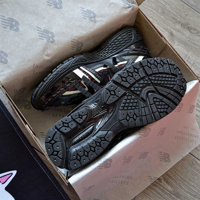 Чоловічі кросівки New Balance 1906A Protection Pack Black Dragon Berry