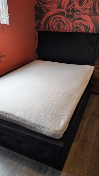 Łóżko welurowe sypialniane czarne pikowane z pojemnikiem 120x200