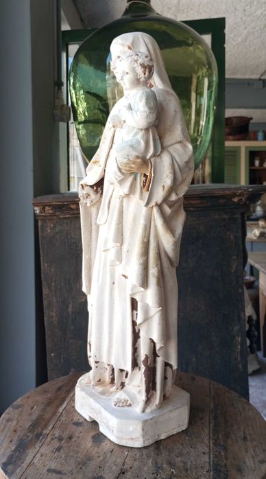 Antiga escultura em gesso Nossa Senhora com o Menino