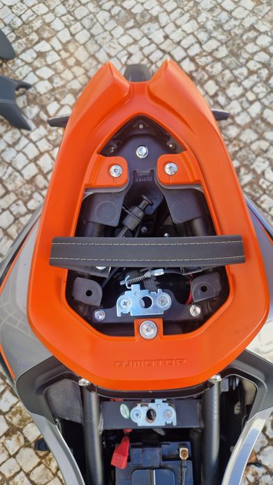 QJMOTOR 125 SRK S 06/2025 Acidentada em 07/2026 com 80% de aproveitamento das peças.