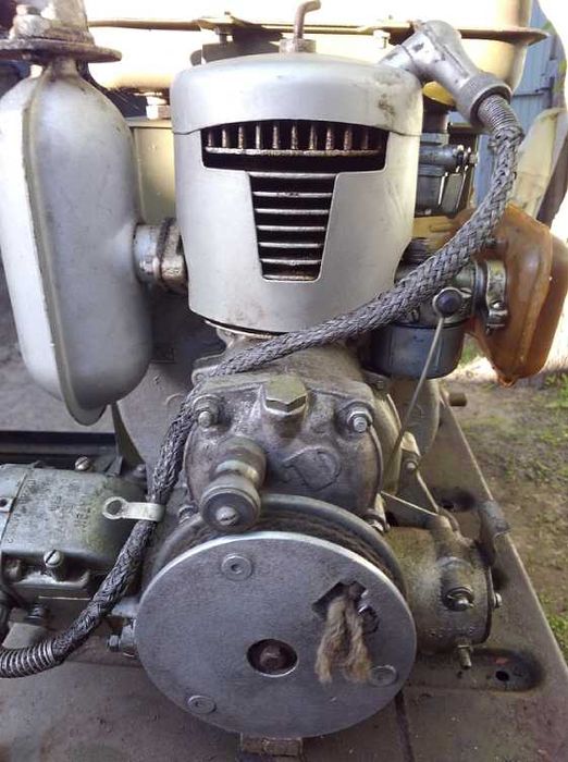 Генератор для зарядки аккумуляторов 12, 24 вольта. 1,5 киловатта 30 А.