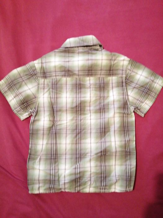 Camisa C&A nova, em tons de verde