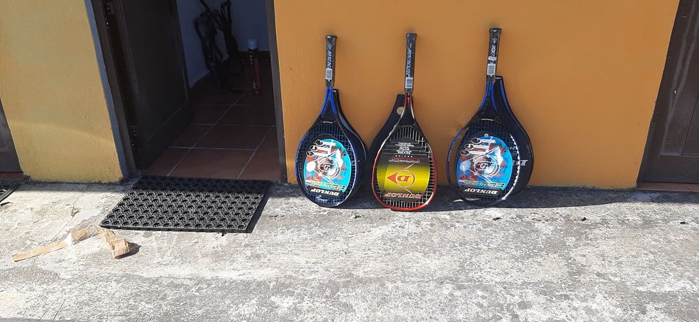 Raquetes de tenis novas Vendo raquetes de tenis e varias cores  marca