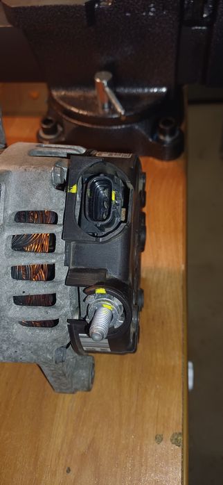 KIA HYUNDAI 1.6 T-GDI ALTERNATOR 37300-2B960 rocznik 2016