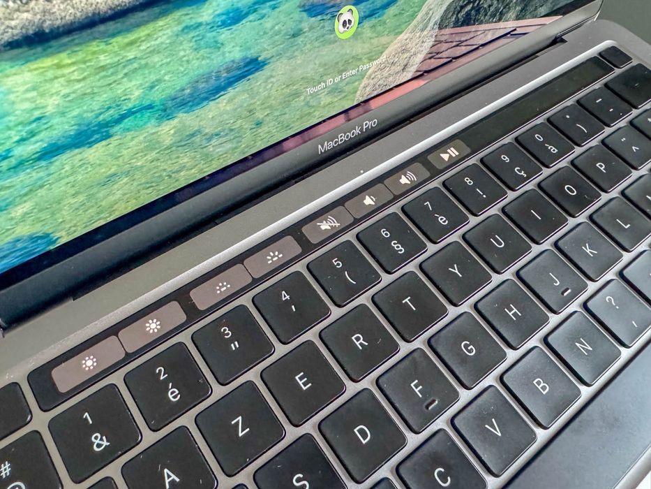 MacBook Pro M2 (2022) – Impecável | 512GB SSD | Como Novo