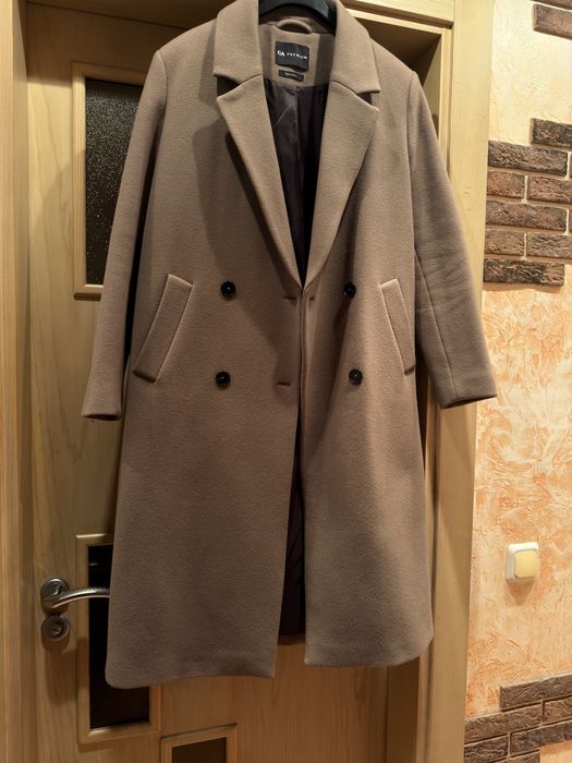 Пальто фірми C&A