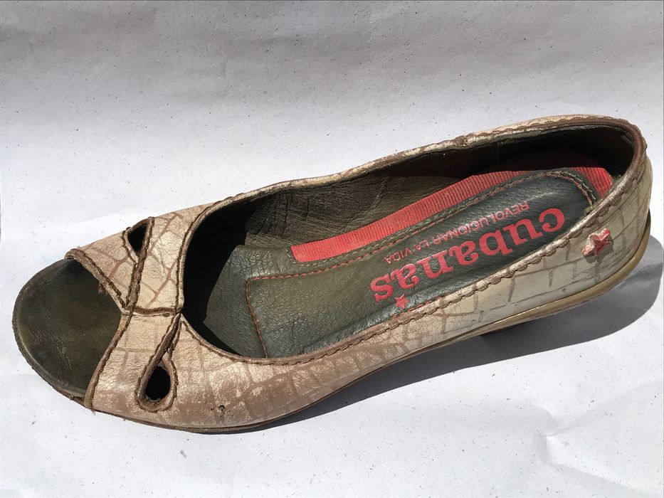 Sapatos de salto Cubanas brancas e azuis 39