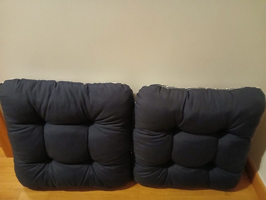 Almofadas grandes e resistentes