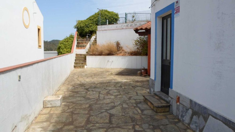 Moradia isolada, 3 pisos, 5 assoalhadas + 1.