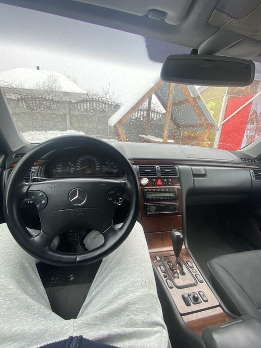 Mersedes-Benz E-320 W210