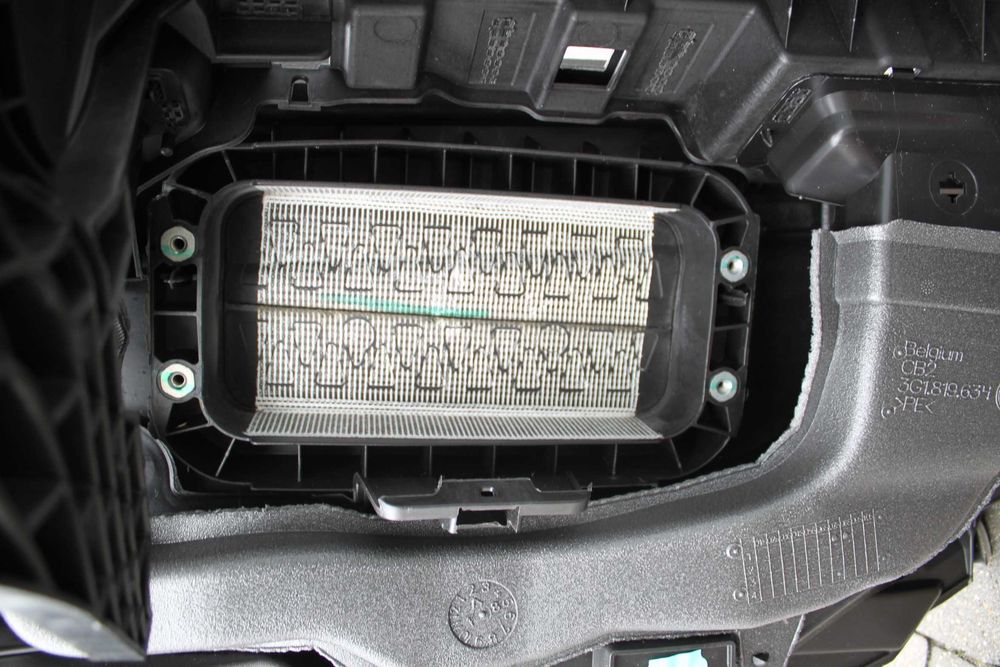 VW Passat B8 lift konsola airbag pasy szara oryginalna