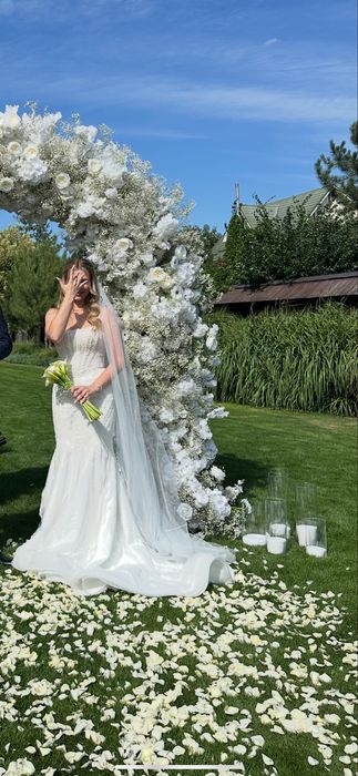 Весільна сукня (шикарна)