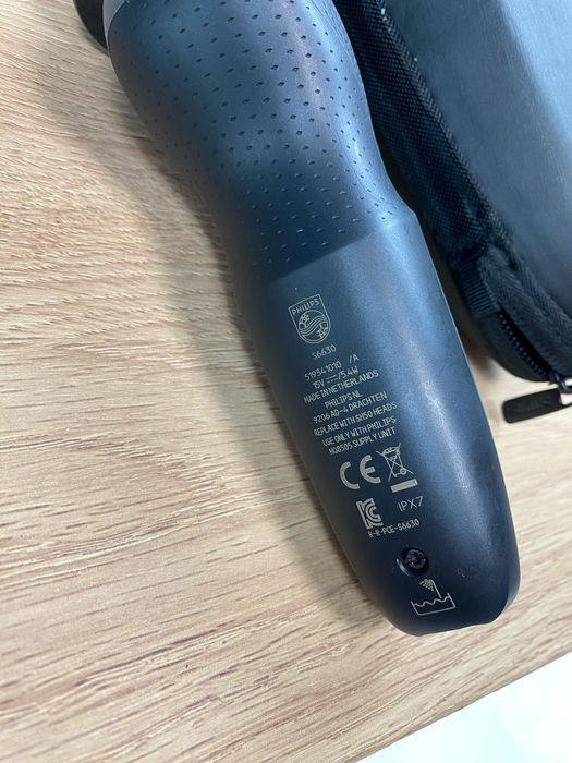 Електробритва  philips series 6000


В і