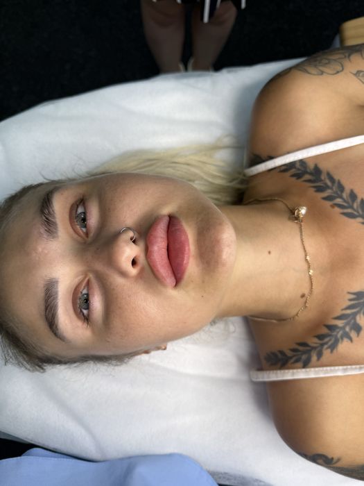 Збільшення губ. Потрібні моделі