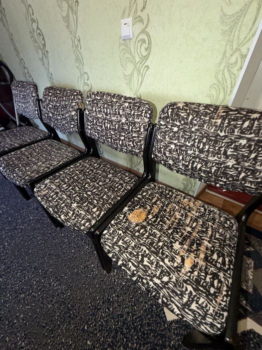 Продам 4 стула под реставрацию