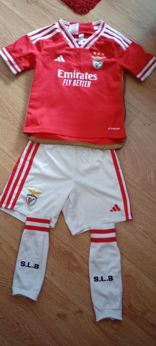 Camisola e calções benfica