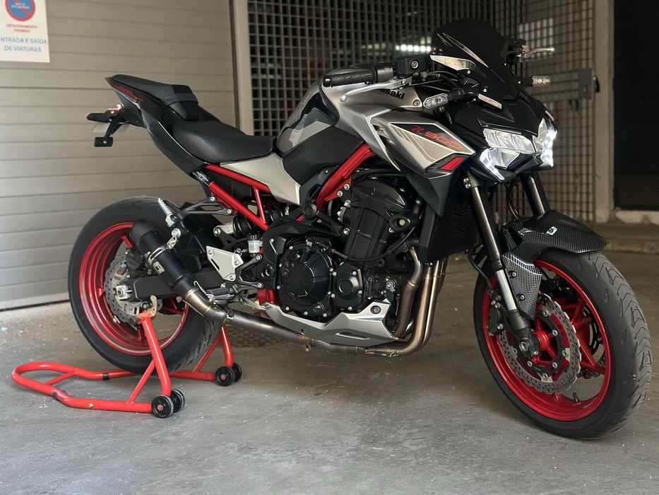 Kawasaki Z900 2023 Metallic Phantom Silver Edition