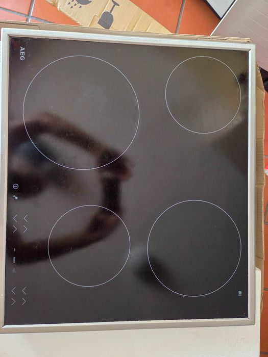 Placa Vitroceramica AEG com aro metálico