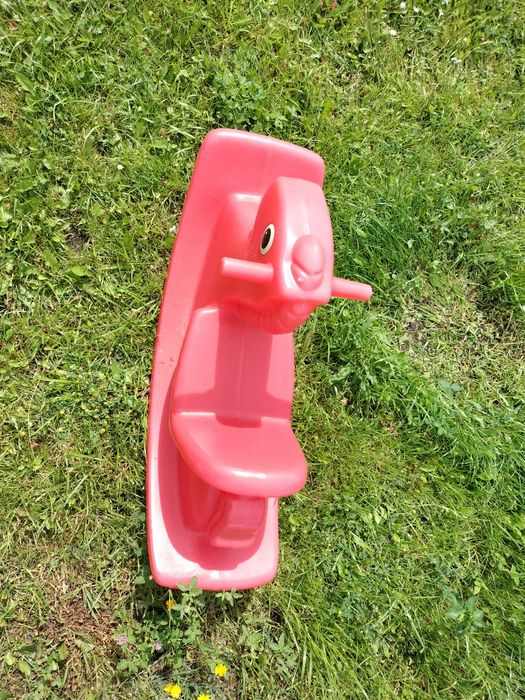 Ogrodowy konik na biegunach