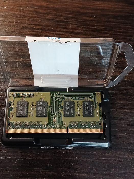 Оперативна пам'ять від Samsung.DDR 3;2 GB