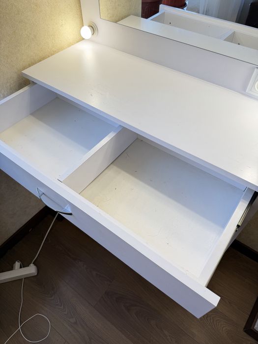 Гримерне дзеркало / Стіл для візажиста / бровиста з підсвіткою