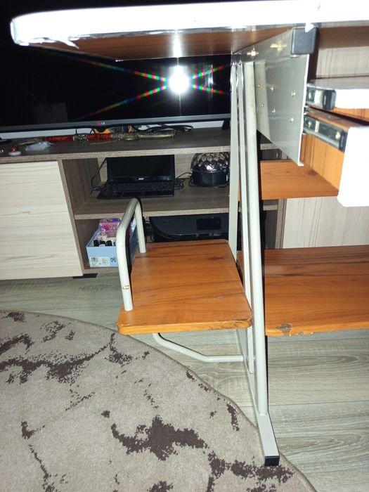 Комп'ютерний стів,продам терміново стан хороший всі деталі по телефону