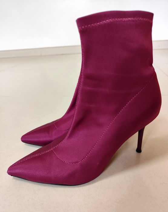 Botins de salto alto - Bershka (Novos - Tam. 37)