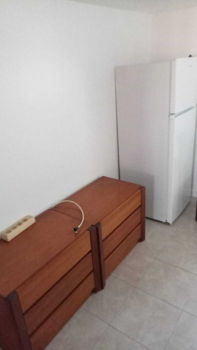 Apartamento T0 (anexo de moradia) com wc e cozinha (Metro Sr. Roubado)