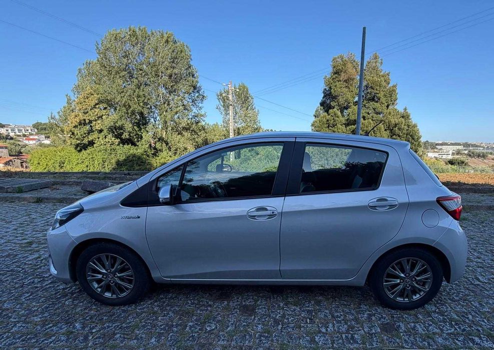 Toyota Yaris 1.5 Hybrid como novo