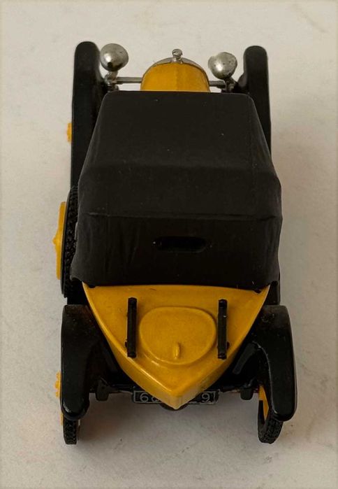 Eligor_CITROEN 5cv 1923 Ref. 1017 Escala 1/43. Inclui figura de condutor. Em excelente estado geral.