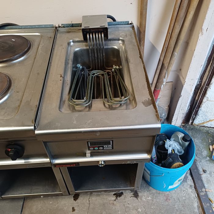 Wyposażenie kuchni gastronomii, sprzęt elektryczny kuchenka, grill itp